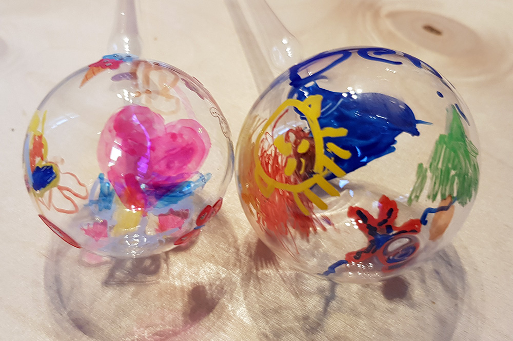 Weihnachtsbaumkugelblasen im Museum Goethehaus Stützerbach © Ilmenau kreativ erleben